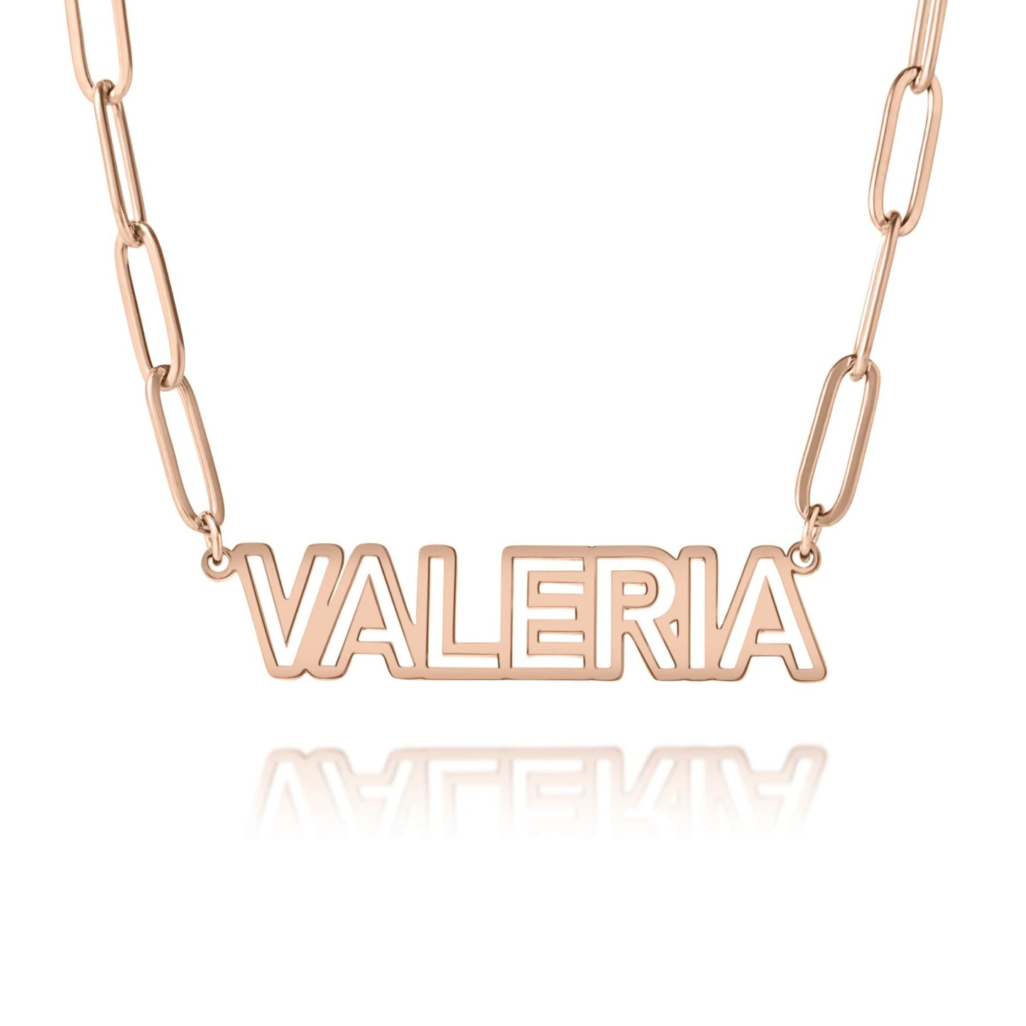 Collar con Nombre en Mayúsculas Recortado
